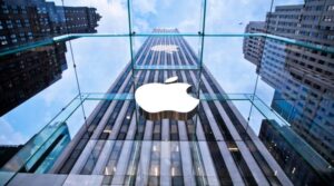 Apple (AAPL)